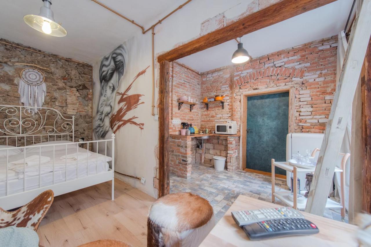 Accommodation At The Zeus Apartment Братислава Екстер'єр фото